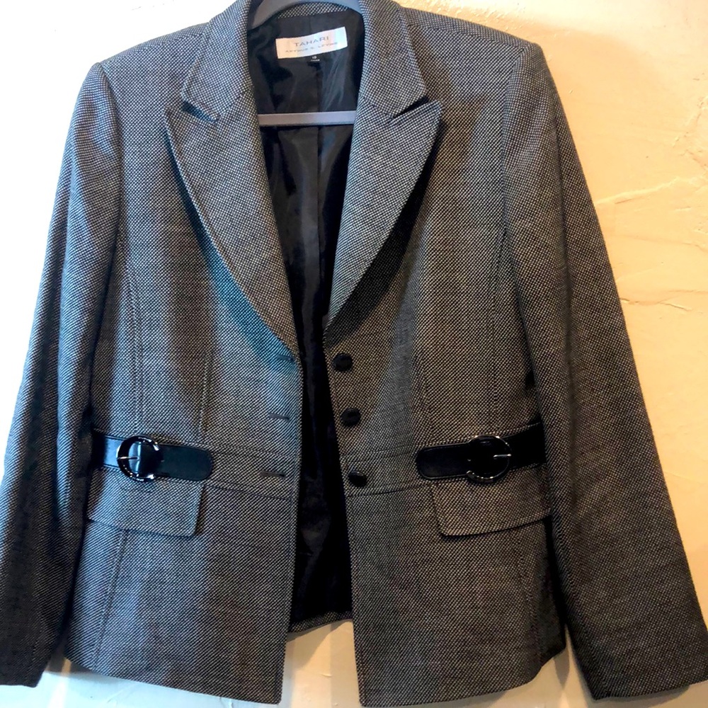 Tahari Arthur Levine wool blazer. Size 10